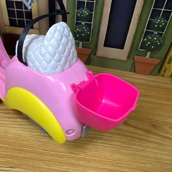 2011 Barbie Scooter Moped Vespa Motorbike - Picture 9 of 9